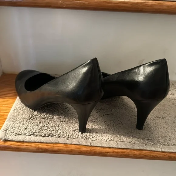 Nine West Black Leather Heel, 11 - Picture 3 of 6